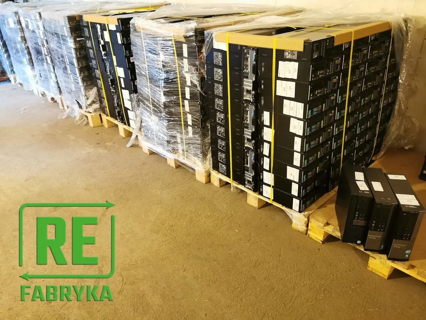 Poleasingowe komputer w magazynie Refabryka